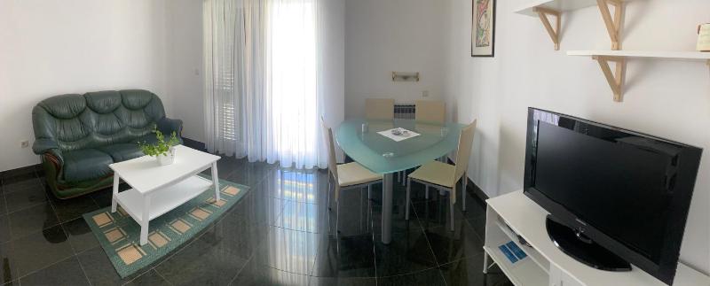 One-Bedroom Apartment - Sea Side image 2