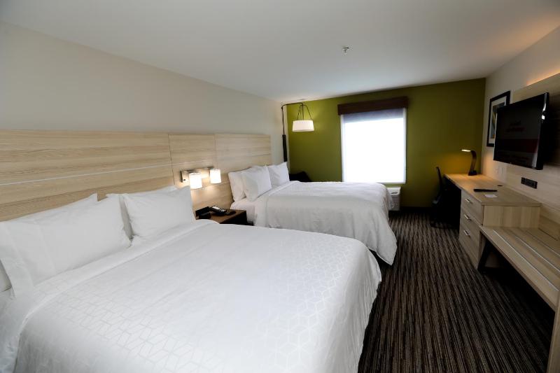Standard Room with Two Queen Beds image 3