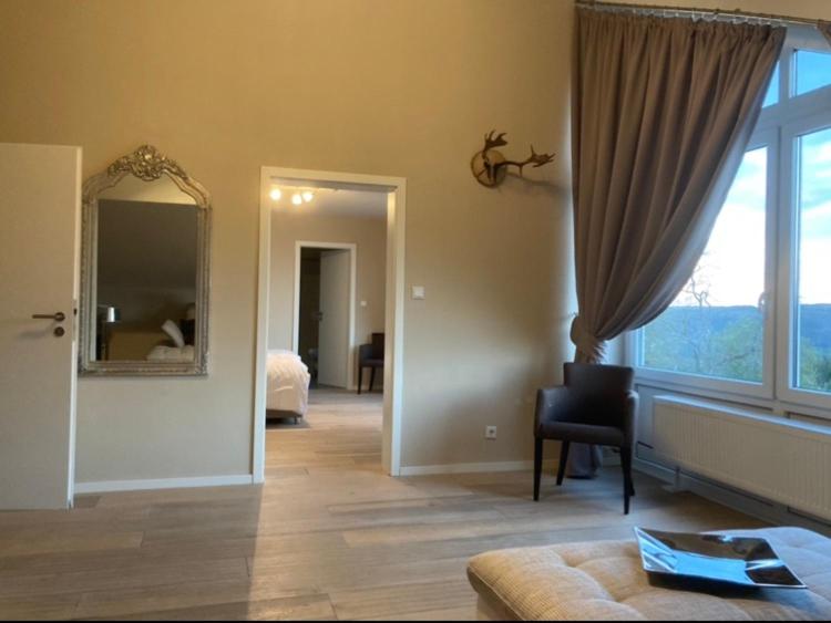 Superior King Room  image 3