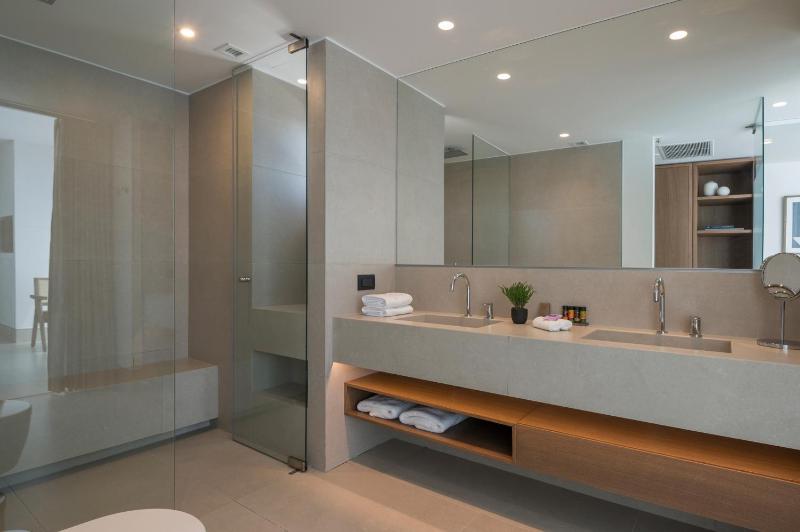 Superior Double Room image 4