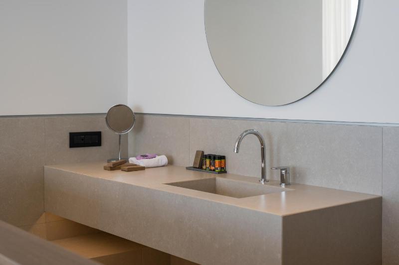 Executive Suite with Sea View image 2