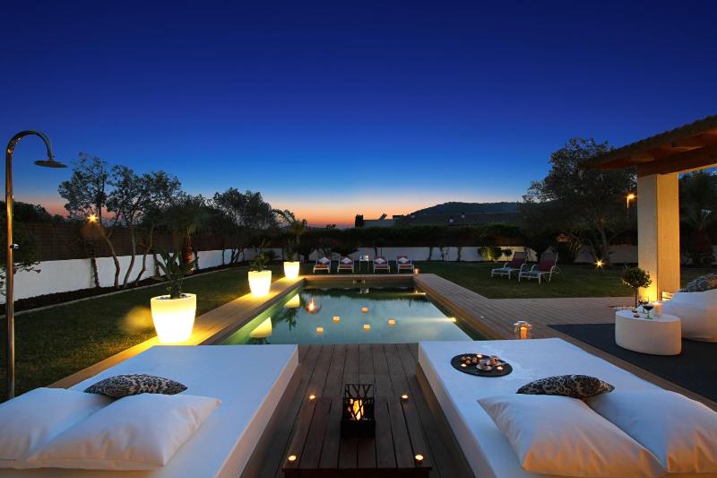 Three-Bedroom Villa image 3