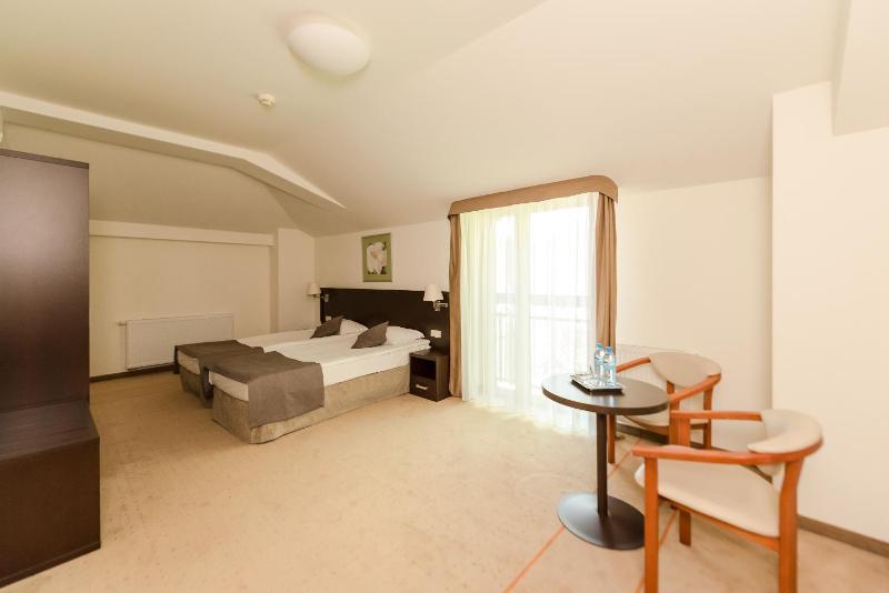 Studio (2 Adults) image 2