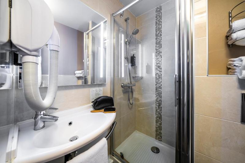 Standard Family Suite - Two Adjoining Rooms image 2