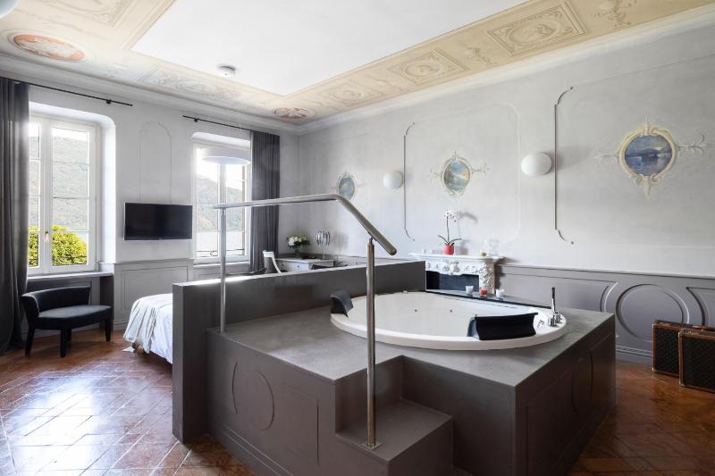 Deluxe Suite image 3