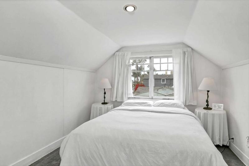1106 Park Avenue - image 3