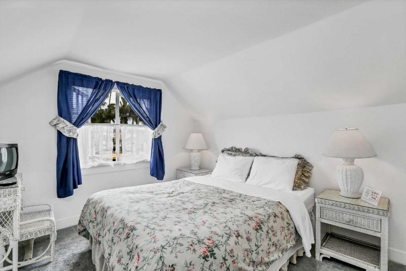 201 Amethyst Avenue - image 24