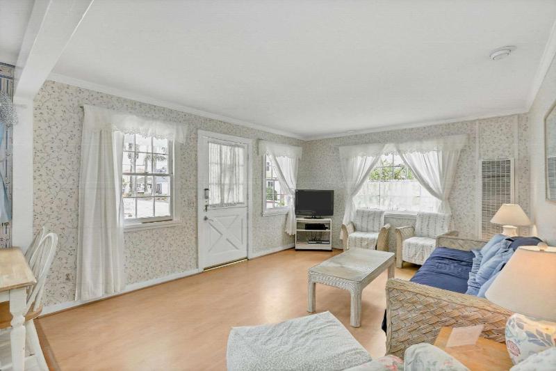 201 Amethyst Avenue - image 11