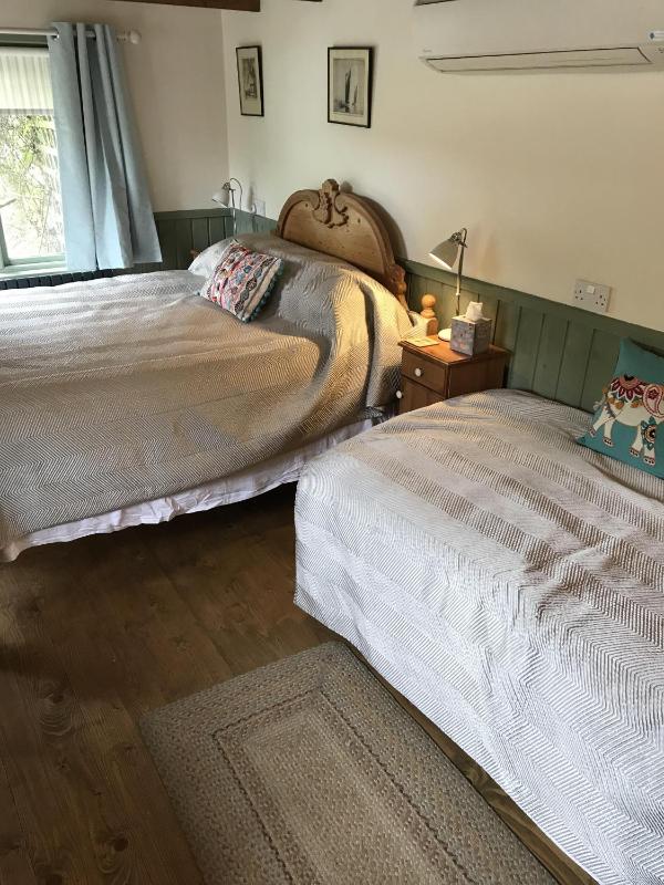 Standard Twin Room image 1