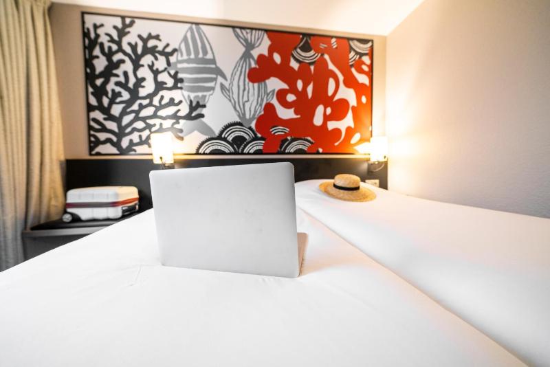 Standard Twin Room image 4