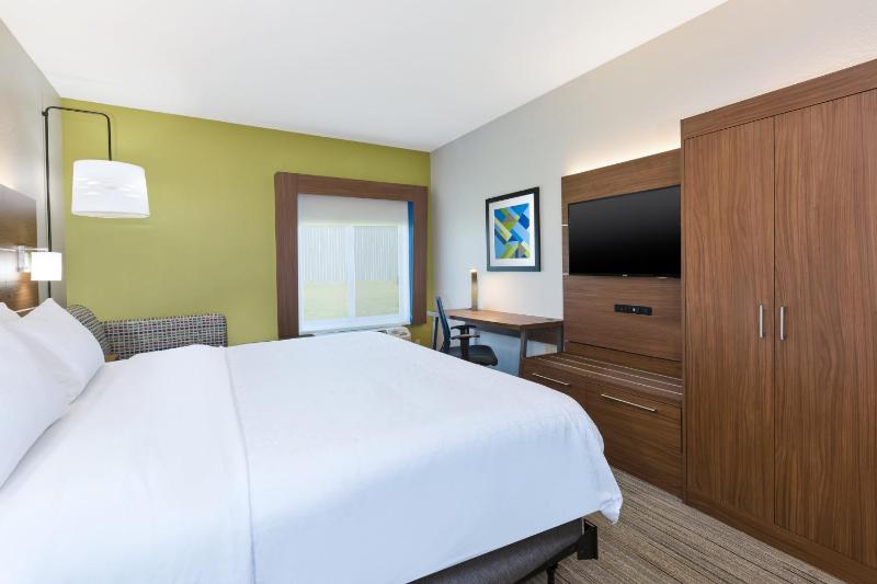 Standard King Room image 1