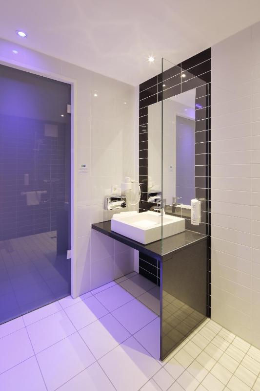 Double Room - Disability Access Roll in Shower image 1