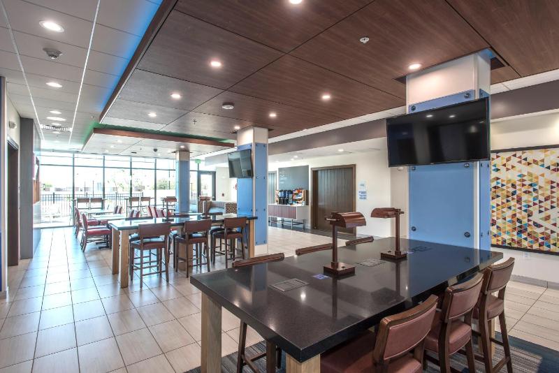 Holiday Inn Express And Suites Phoenix North - Happy Valley By IHG - image 6