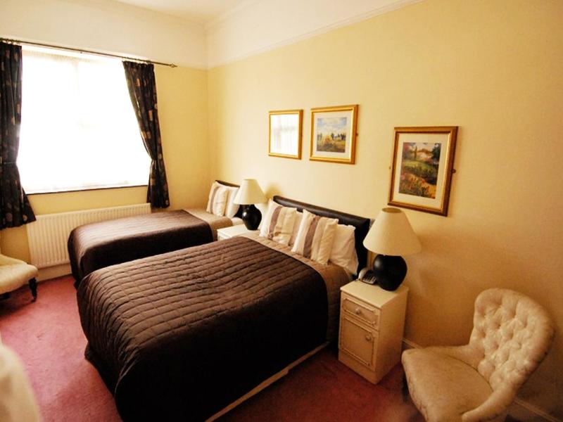 Triple Room image 3