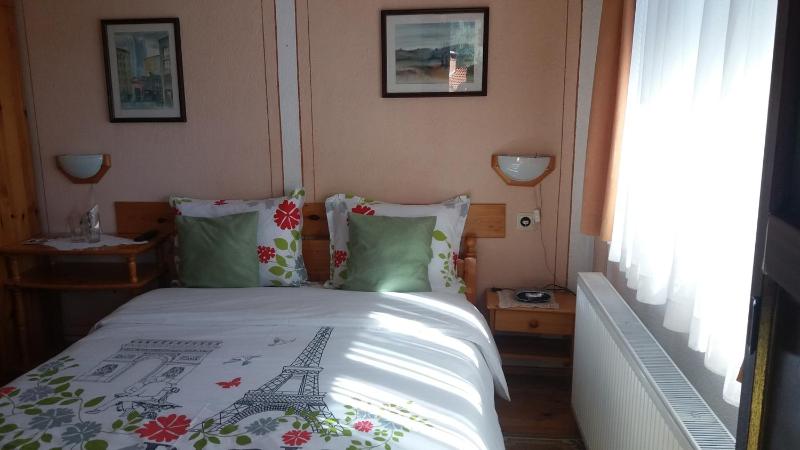 Double Room with Balcony image 4