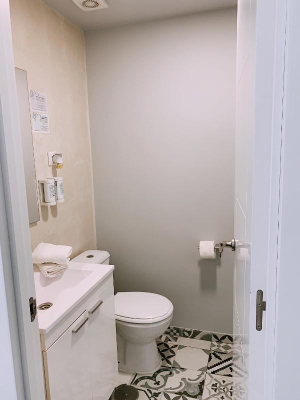 Double or Twin Room image 4