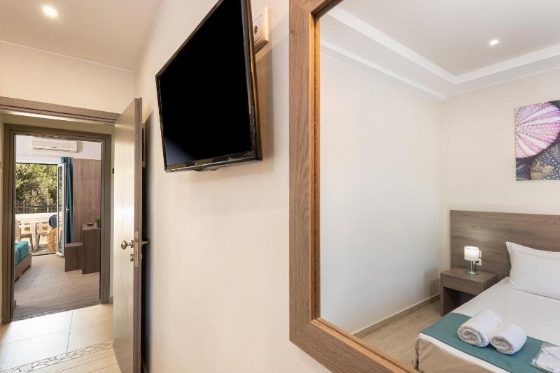 Superior Family Room image 3