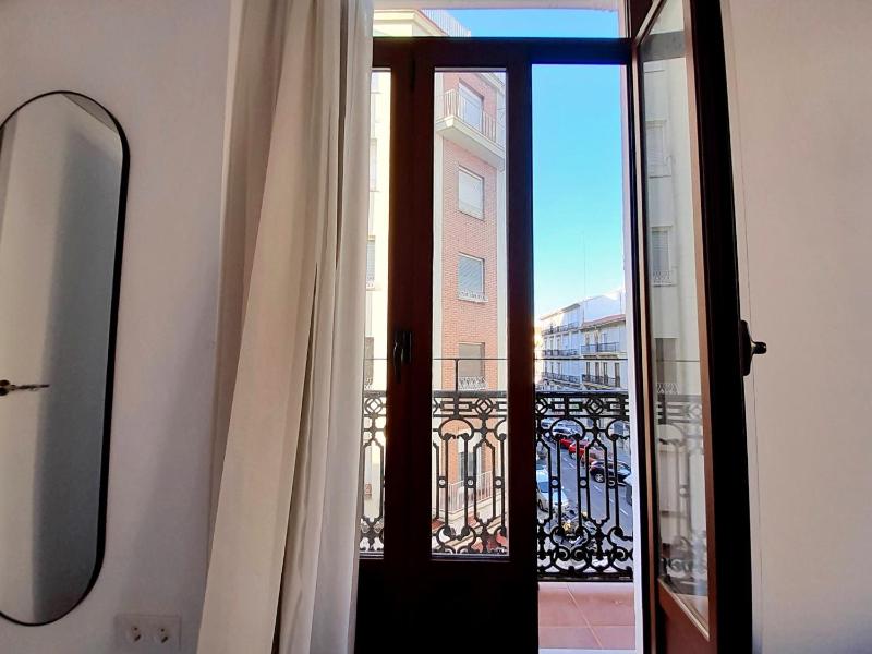 Double Room with Balcony image 3