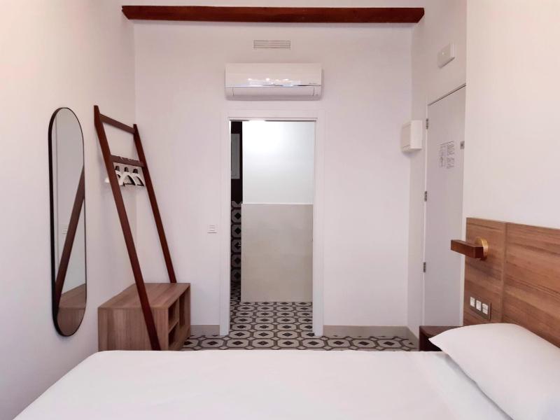 Double Room with Balcony image 3