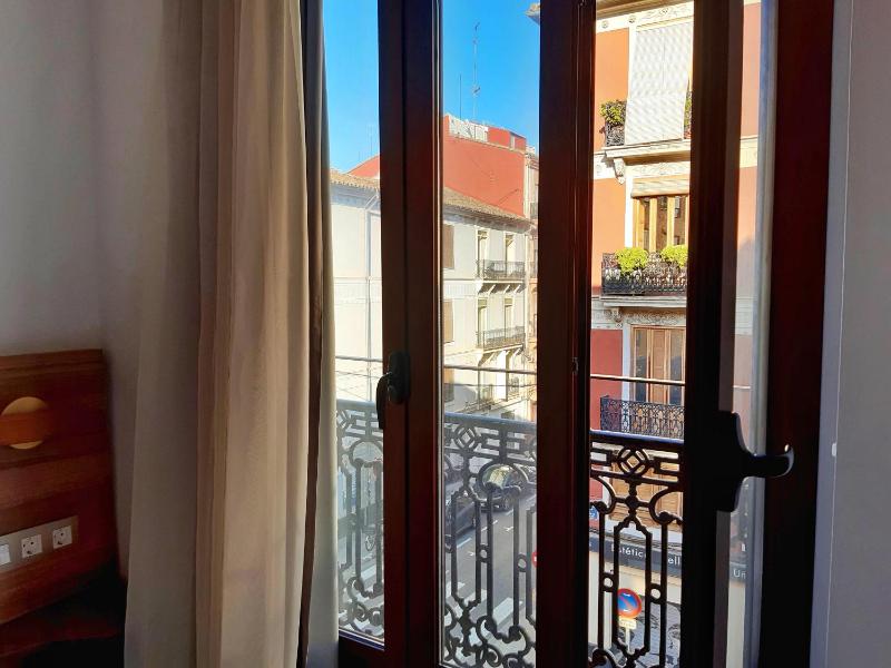 Double Room with Balcony image 4