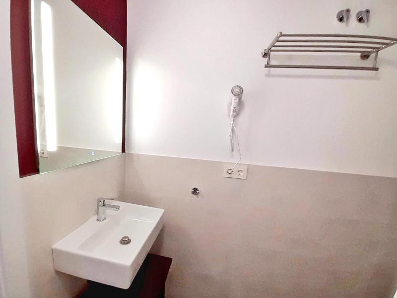 Double Room with Balcony image 2
