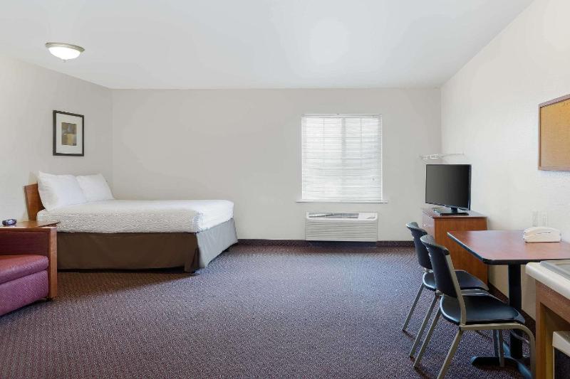 Standard Double Room with Sofa Bed - Smoking image 3