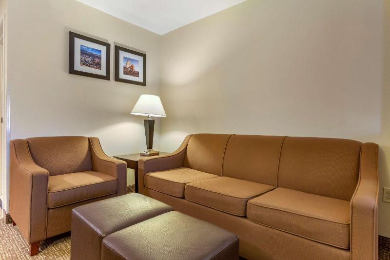 Suite with Two Queen Beds - Accessible/Non-Smoking image 3