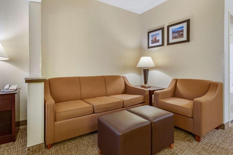 Suite with Two Queen Beds - Accessible/Non-Smoking image 4