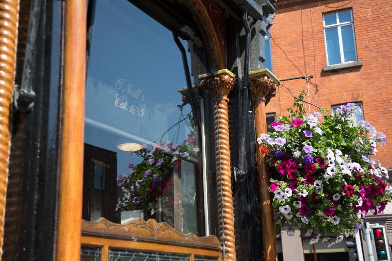 O'Neills Victorian Pub & Townhouse - image 12
