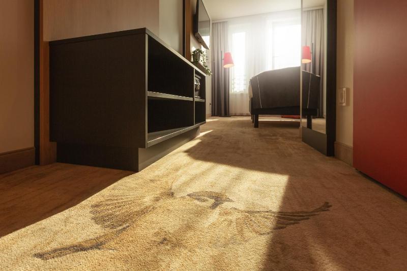 Standard Queen Room with Roof Terrace image 4