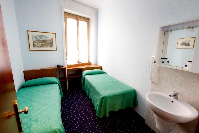 Twin Room with Private External Bathroom image 1