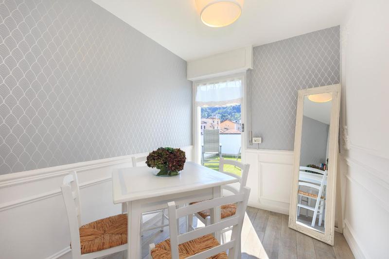 One-Bedroom Apartment image 2