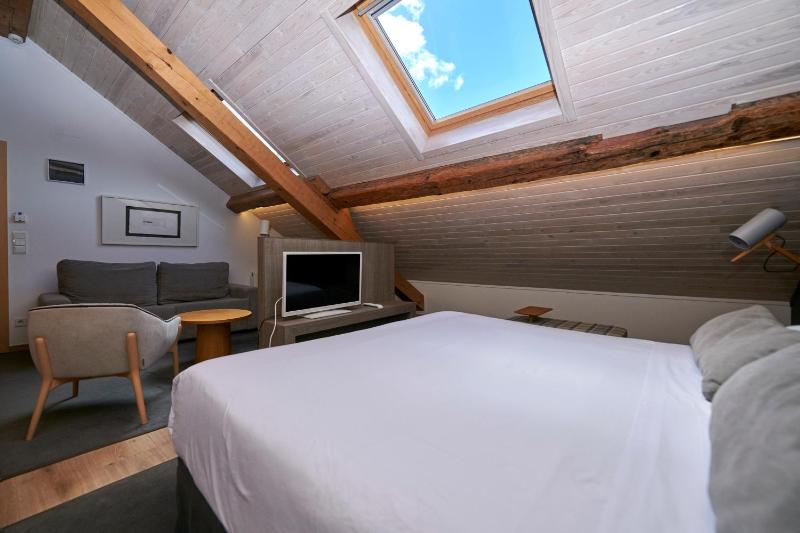 Deluxe Suite image 2