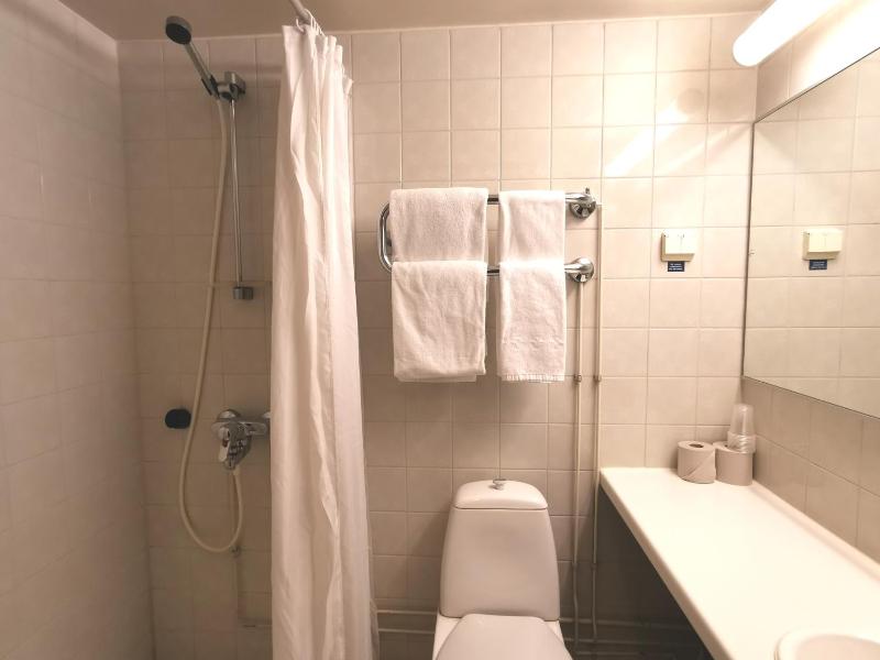 Twin Room image 3