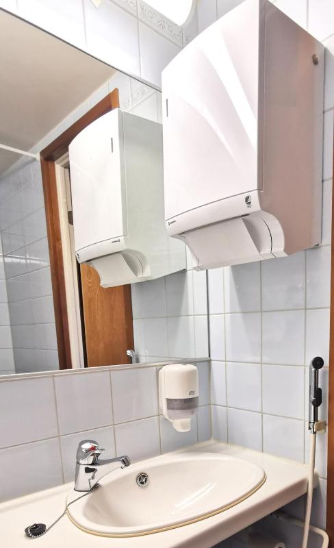 Twin Room image 4