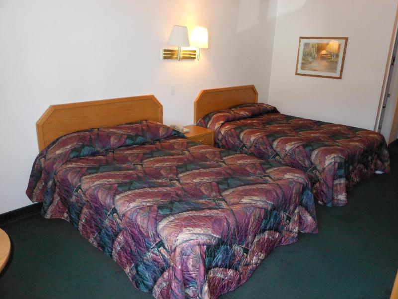 Queen Room with Two Queen Beds - Non-Smoking image 1