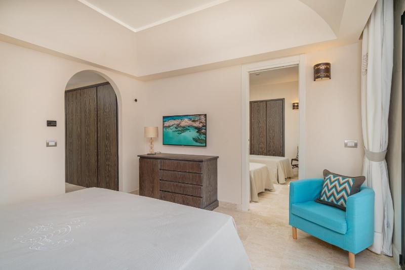 Prestige Two Bedroom Family Room with Partial Sea View image 1