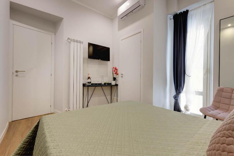 Standard Double Room image 3