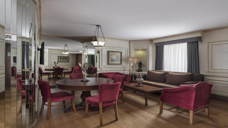 King Suite with Balcony image 2