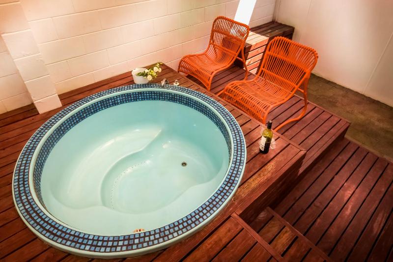 Malones Spa Motel - image 28