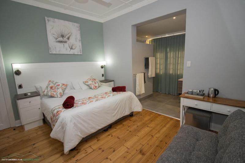 Deluxe Double or Twin Room image 1