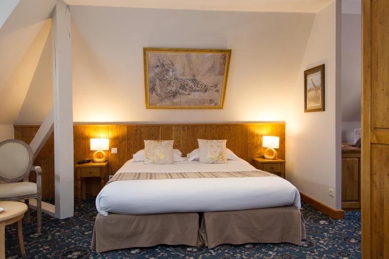 Suite with Hot Tub image 3
