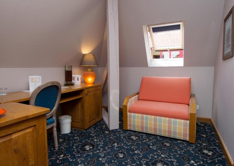 Suite with Hot Tub image 4