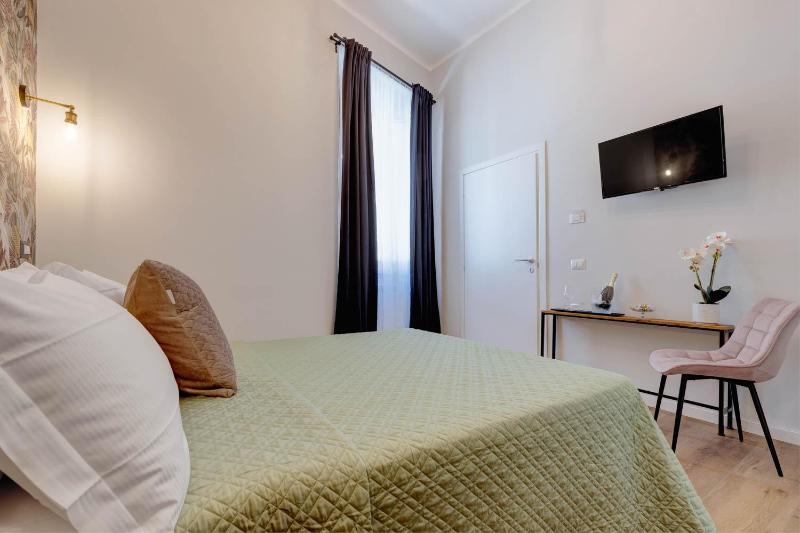 Deluxe Double Room image 4