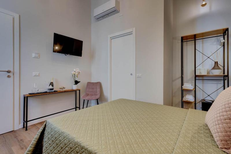 Deluxe Double Room image 2