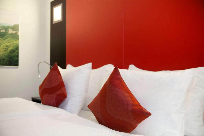 King Room with Sofa Bed - Non-Smoking image 1