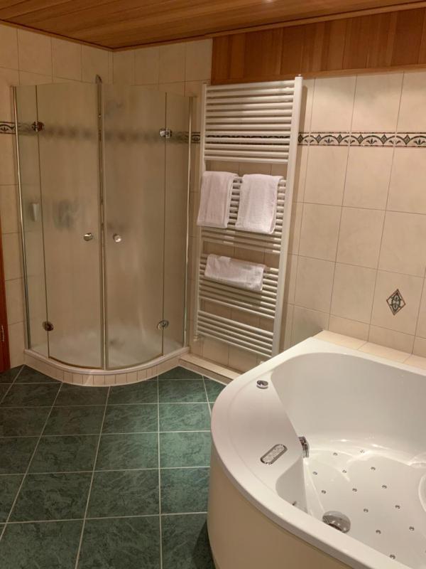 Double Room with Spa Bath image 3