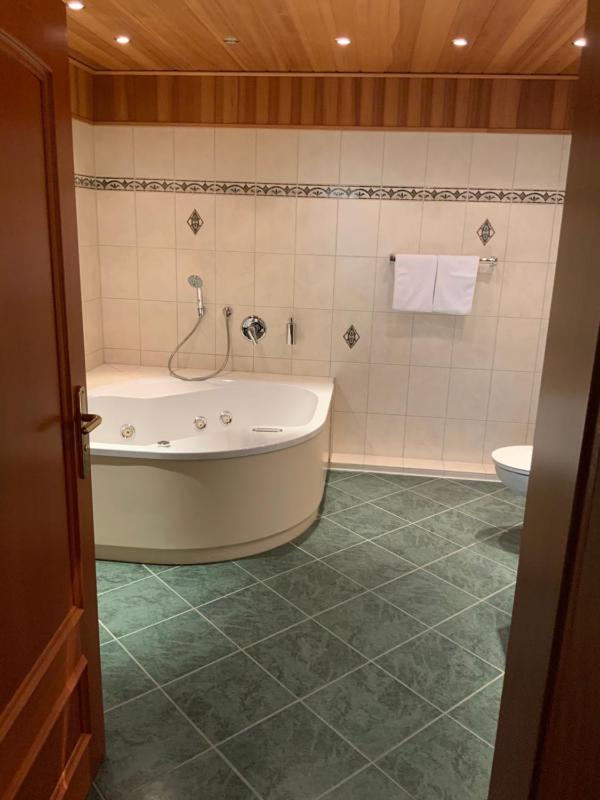 Double Room with Spa Bath image 4