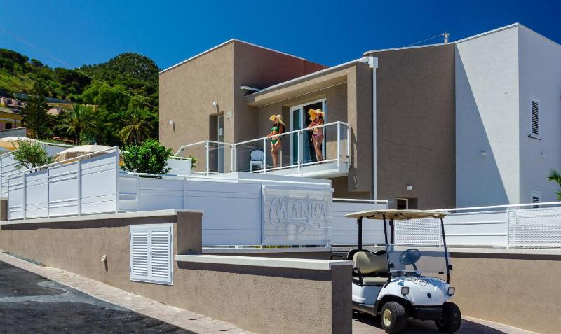 Calanica Boutique Apartments - image 3