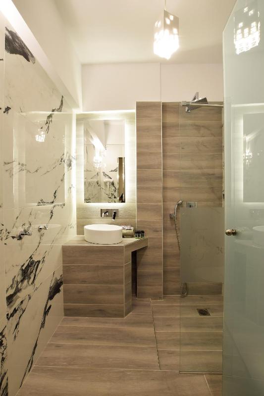 Quadruple Room image 3
